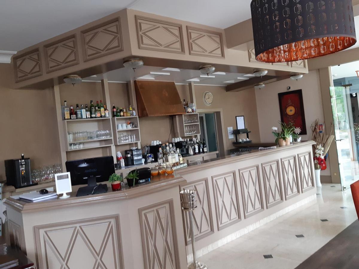 Logis Hotel Restaurant Le Parc Salbris Exterior foto
